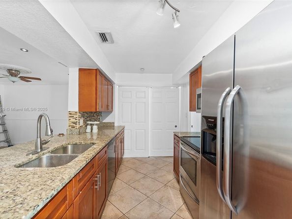 2545 NW 59th Ave, Margate FL 33063