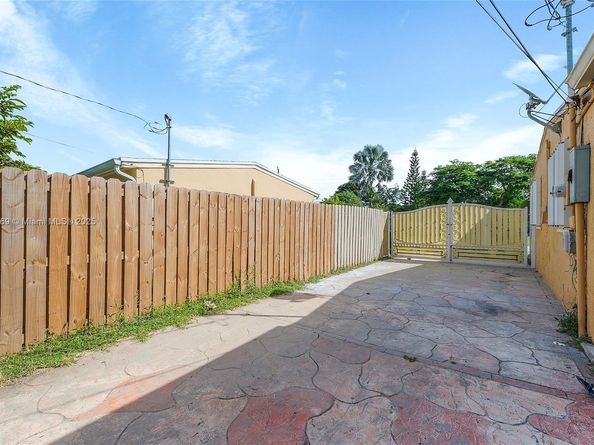 2545 NW 59th Ave, Margate FL 33063