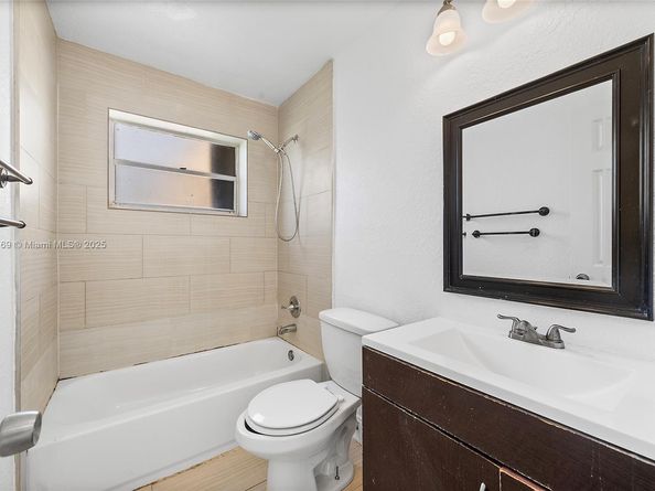 2545 NW 59th Ave, Margate FL 33063