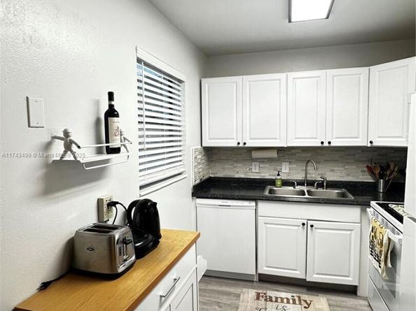 220 Cambridge I, West Palm Beach FL 33417