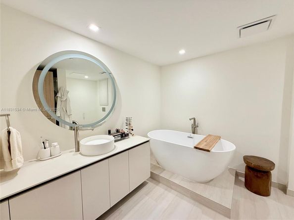 495 Brickell Ave 5106 (remodeled), Miami FL 33131