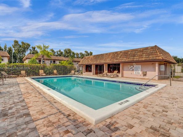 1156 NW 106th Ter 204, Pembroke Pines FL 33026