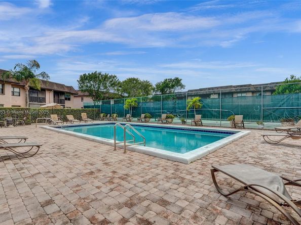 1156 NW 106th Ter 204, Pembroke Pines FL 33026