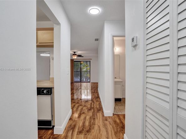 1156 NW 106th Ter 204, Pembroke Pines FL 33026