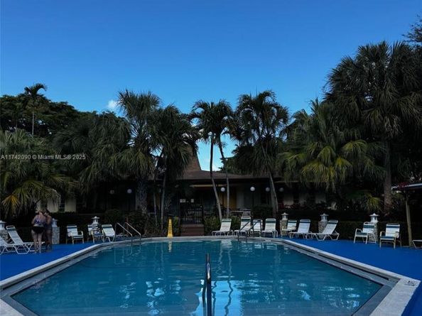 5141 W Oakland Park Blvd 307, Lauderdale Lakes FL 33313