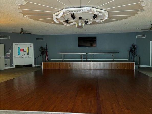 5141 W Oakland Park Blvd 307, Lauderdale Lakes FL 33313