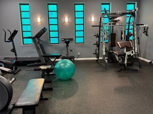 5141 W Oakland Park Blvd 307, Lauderdale Lakes FL 33313