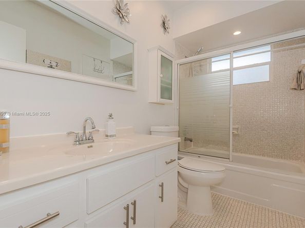 5141 W Oakland Park Blvd 307, Lauderdale Lakes FL 33313