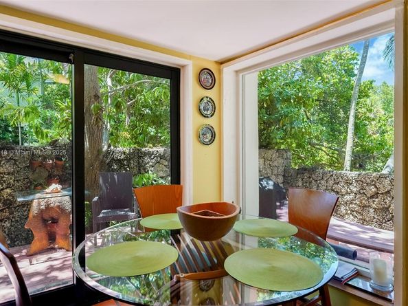 3169 Via Abitare Way 6, Miami FL 33133