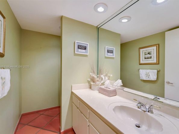 3169 Via Abitare Way 6, Miami FL 33133