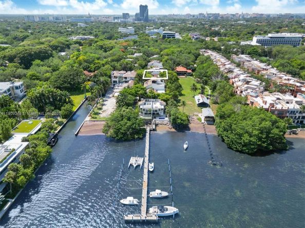 3169 Via Abitare Way 6, Miami FL 33133