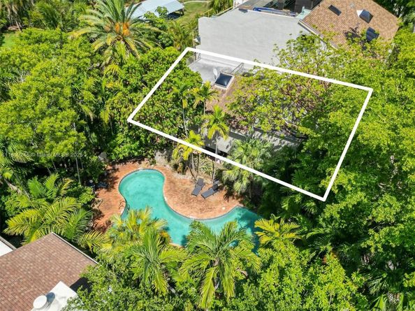 3169 Via Abitare Way 6, Miami FL 33133