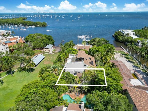 3169 Via Abitare Way 6, Miami FL 33133