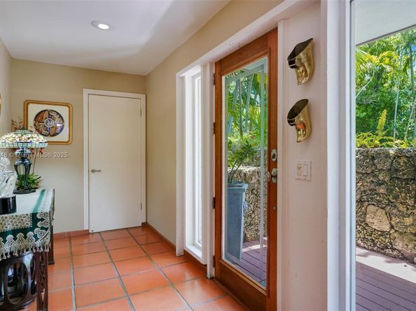 3169 Via Abitare Way 6, Miami FL 33133