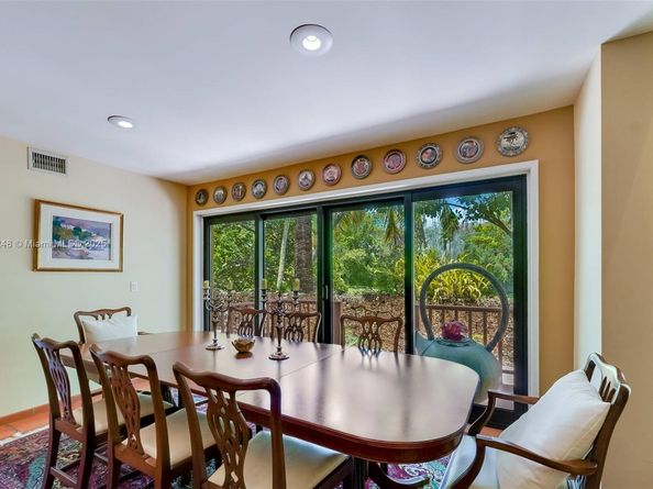 3169 Via Abitare Way 6, Miami FL 33133