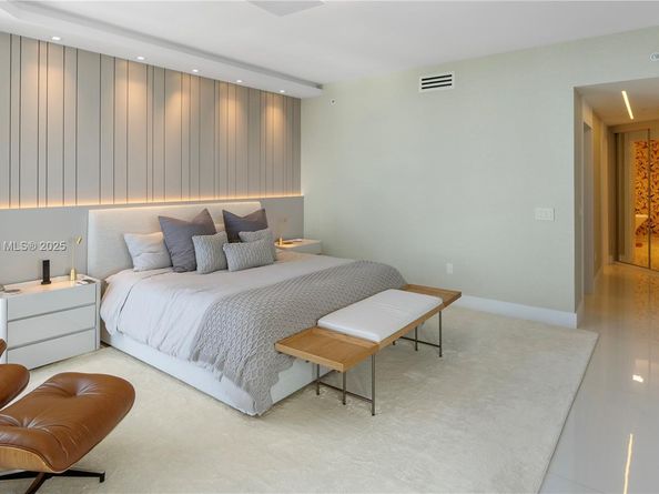 17301 Biscayne Blvd 2102, North Miami Beach FL 33160