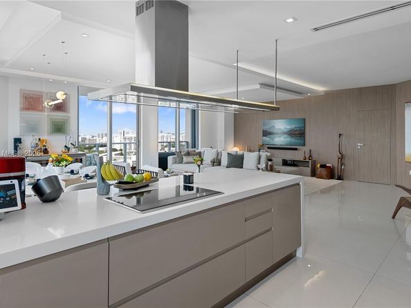17301 Biscayne Blvd 2102, North Miami Beach FL 33160
