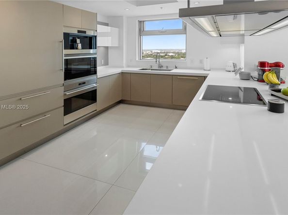 17301 Biscayne Blvd 2102, North Miami Beach FL 33160
