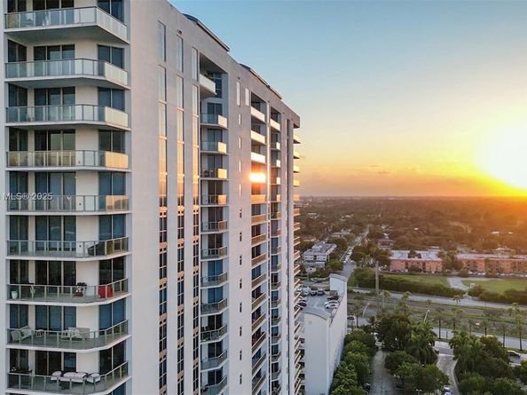 17301 Biscayne Blvd 2102, North Miami Beach FL 33160