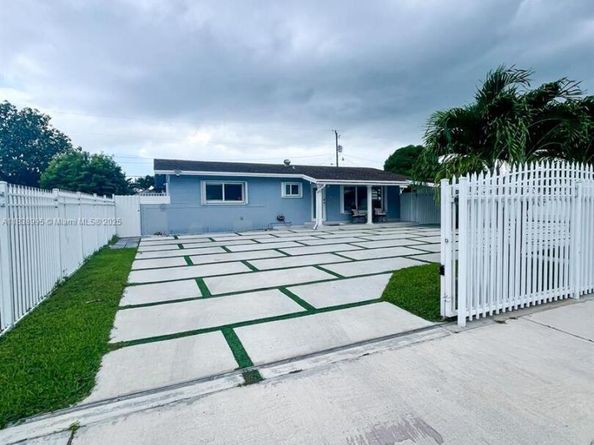11922 SW 176th Ter, Miami FL 33177