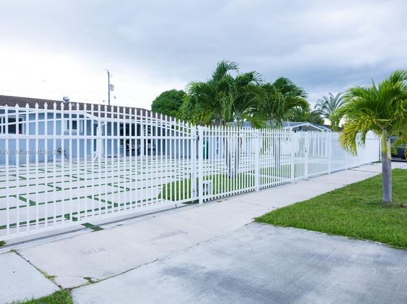 11922 SW 176th Ter, Miami FL 33177