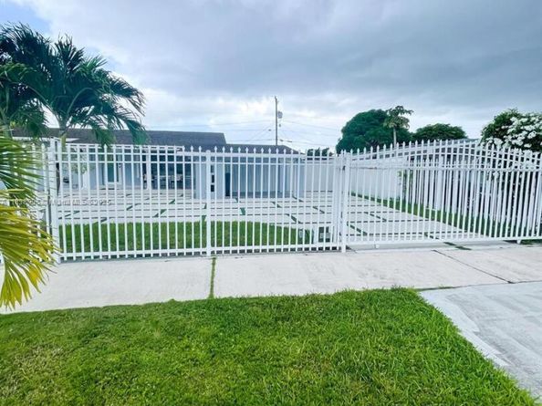 11922 SW 176th Ter, Miami FL 33177