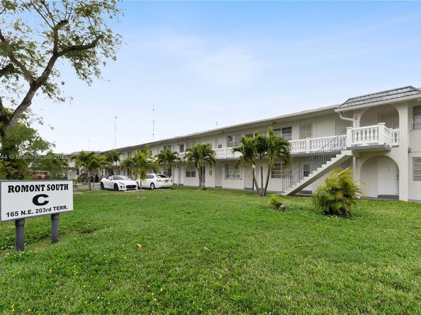 165 NE 203rd Ter C20, Miami Gardens FL 33179