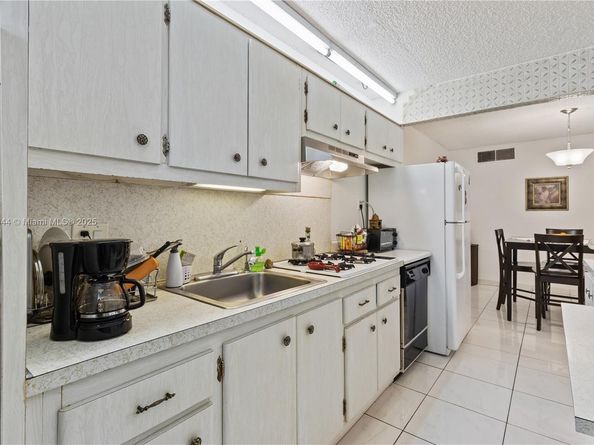 165 NE 203rd Ter C20, Miami Gardens FL 33179
