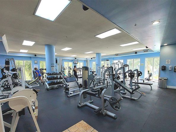 5077 NW 7th St 1111, Miami FL 33126