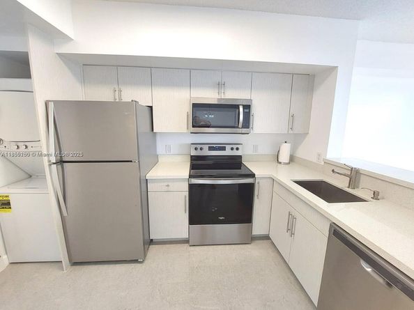 5077 NW 7th St 1111, Miami FL 33126