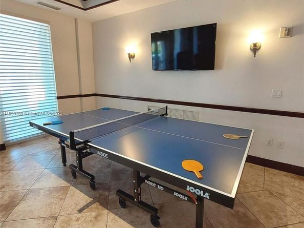 5077 NW 7th St 1111, Miami FL 33126