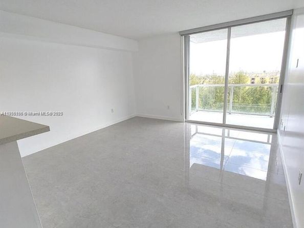 5077 NW 7th St 1111, Miami FL 33126