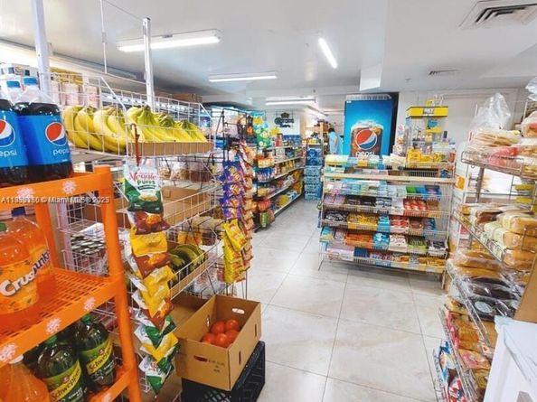 5077 NW 7th St 1111, Miami FL 33126