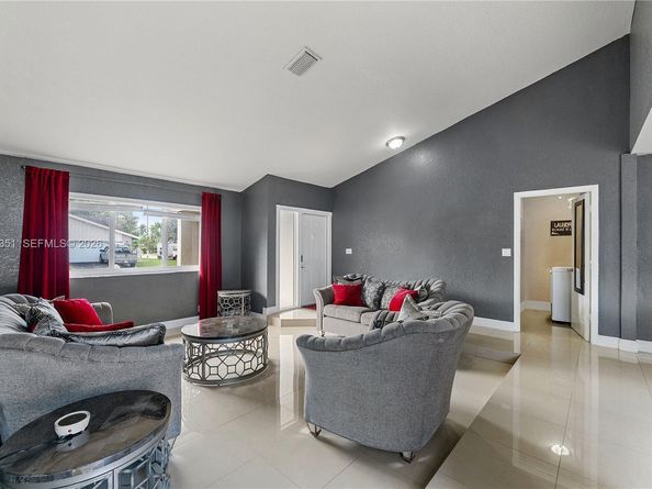 7527 SW 6th Ct, North Lauderdale FL 33068