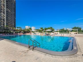 20335 W Country Club Dr 206, Aventura FL 33180