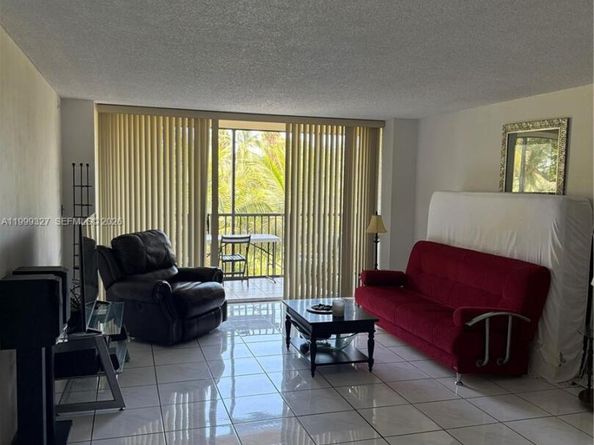 20335 W Country Club Dr 206, Aventura FL 33180