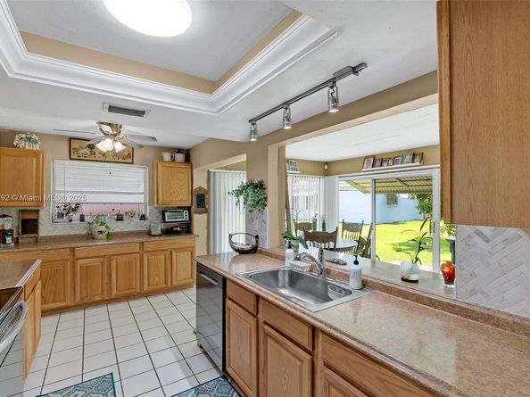 5714 NW 66th Ter, Tamarac FL 33321