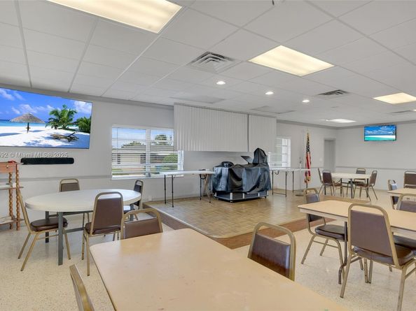 5714 NW 66th Ter, Tamarac FL 33321