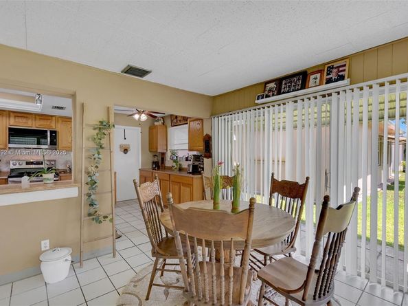 5714 NW 66th Ter, Tamarac FL 33321