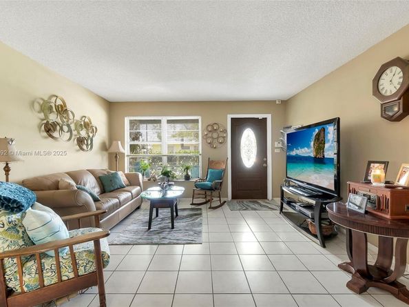5714 NW 66th Ter, Tamarac FL 33321