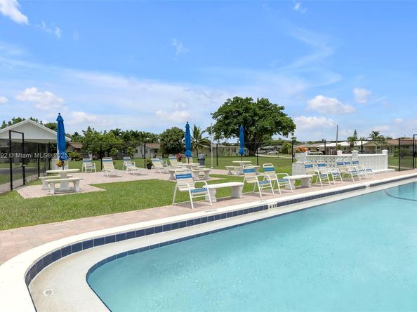 5714 NW 66th Ter, Tamarac FL 33321