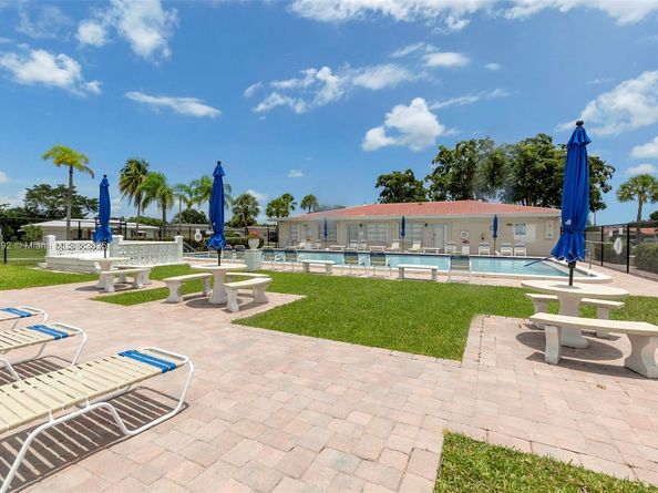5714 NW 66th Ter, Tamarac FL 33321