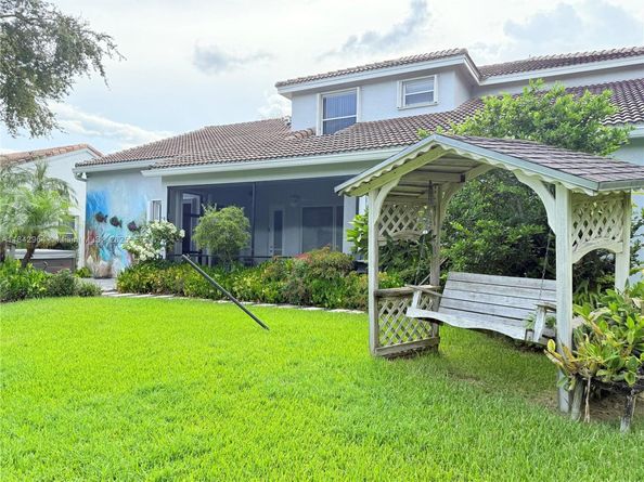 260 Montclaire Dr, Weston FL 33326