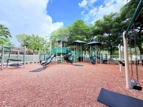 260 Montclaire Dr, Weston FL 33326