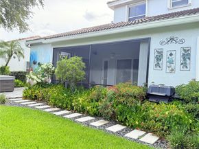 260 Montclaire Dr, Weston FL 33326