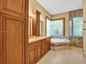 260 Montclaire Dr, Weston FL 33326