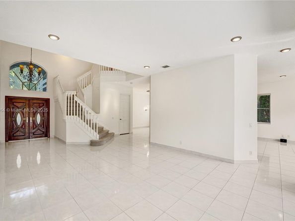260 Montclaire Dr, Weston FL 33326