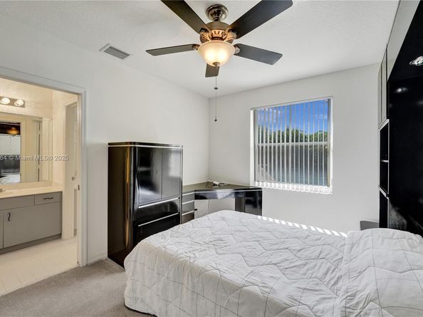 260 Montclaire Dr, Weston FL 33326