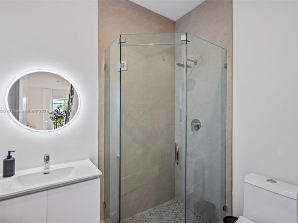 2290 SE 6th St, Pompano Beach FL 33062
