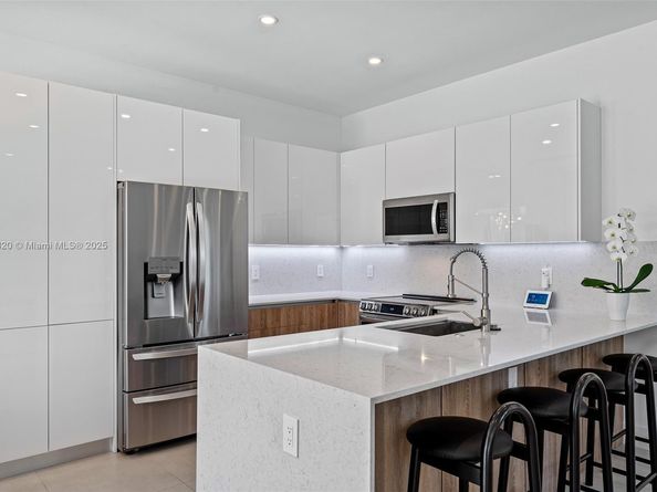 2290 SE 6th St, Pompano Beach FL 33062